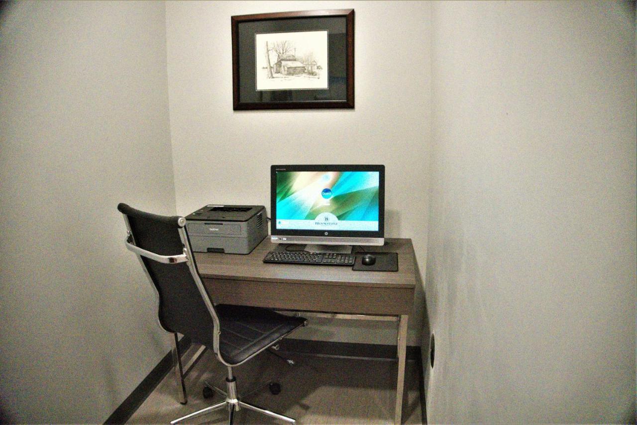 Brookstone Inn & Suites Fort Dodge Ngoại thất bức ảnh