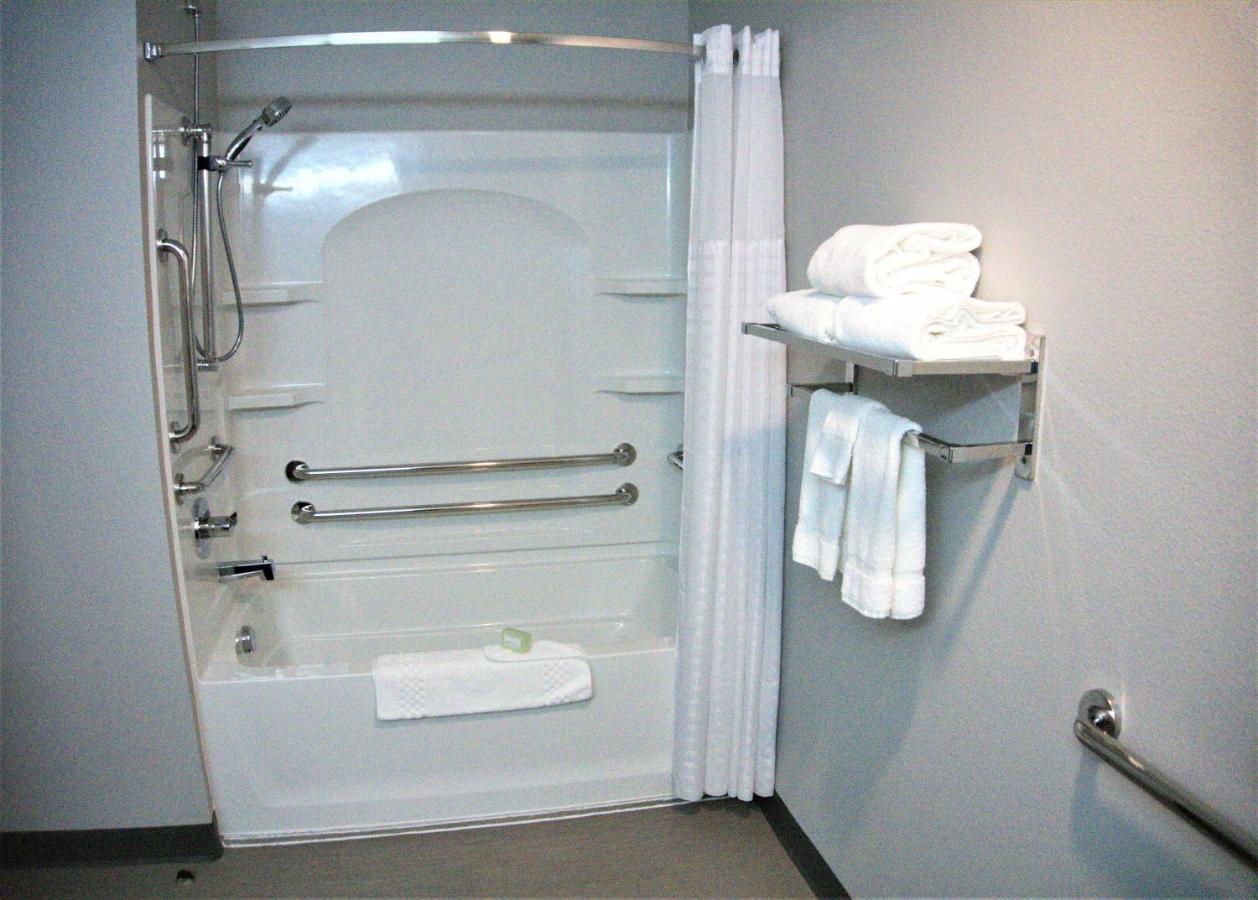 Brookstone Inn & Suites Fort Dodge Ngoại thất bức ảnh