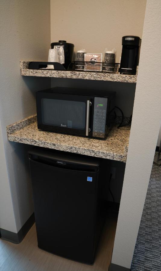 Brookstone Inn & Suites Fort Dodge Ngoại thất bức ảnh