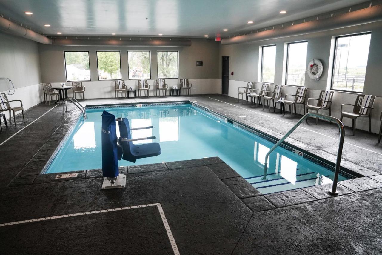 Brookstone Inn & Suites Fort Dodge Ngoại thất bức ảnh