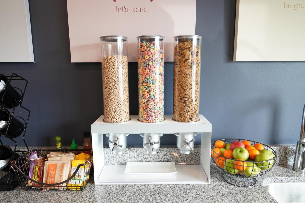 Brookstone Inn & Suites Fort Dodge Ngoại thất bức ảnh